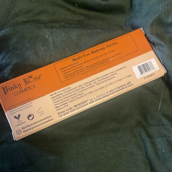 **PUMP YOUR BASS 2 multi-use makeup sticks** - Picture 3 of 4